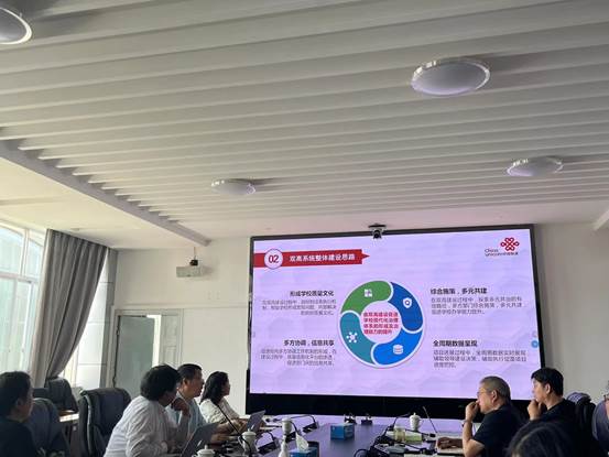 会议室里的人们 描述已自动生成