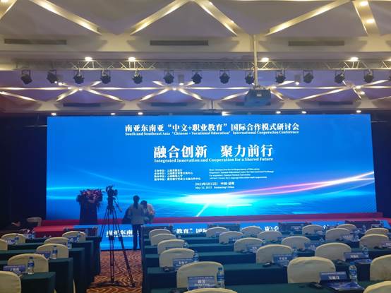 图片包含 天花板, 室内, 场景, 房间 描述已自动生成